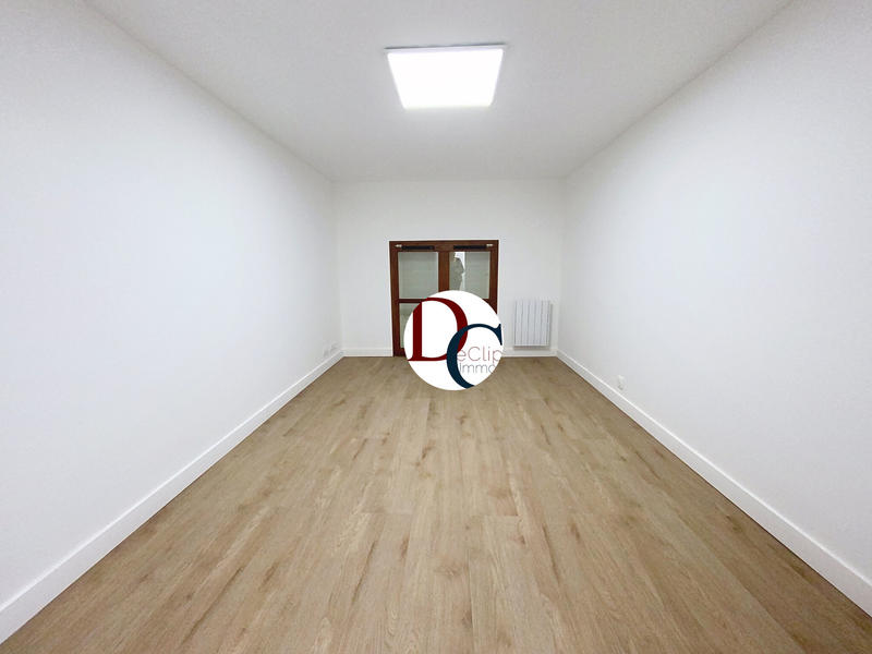 Bureau - 131 m² - 8 pièces