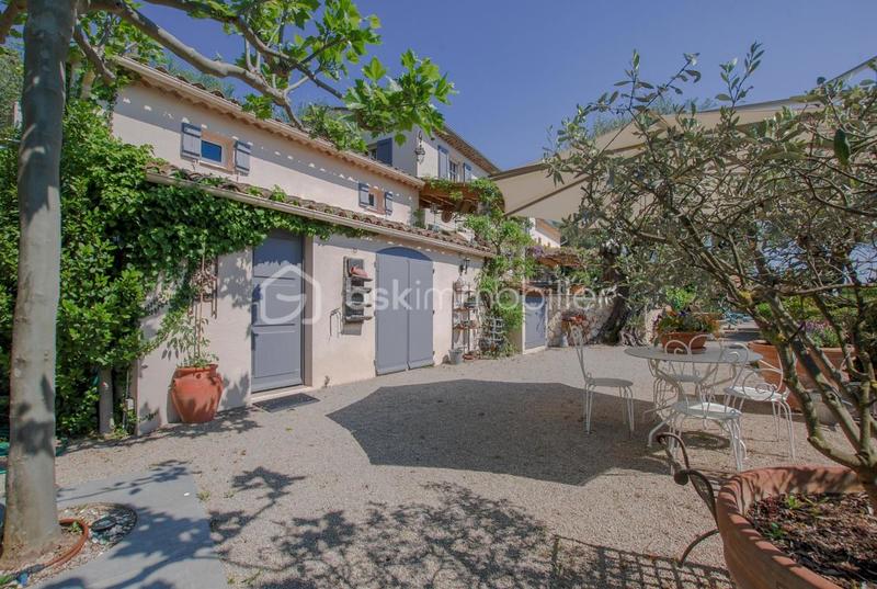 Maison - 292 m² - 7 pièces