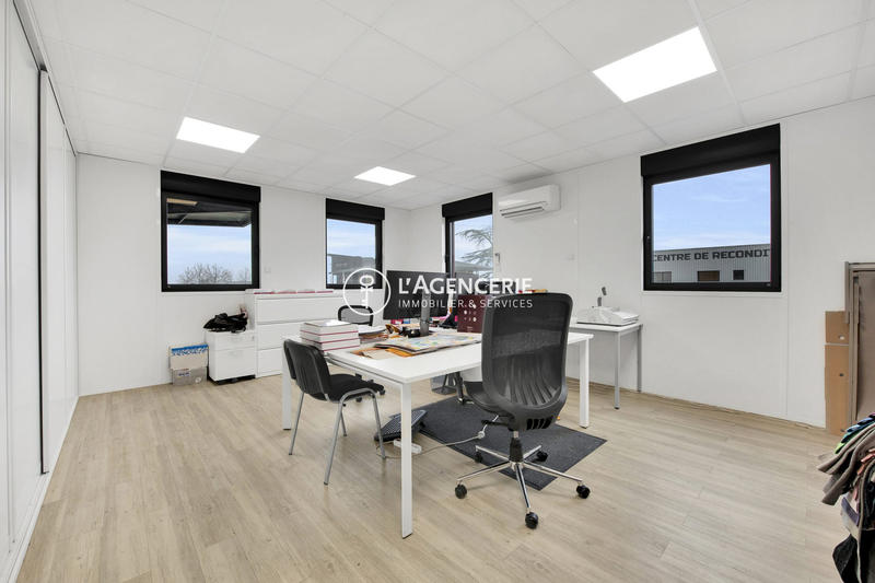 Local d'activités - 2 618 m²