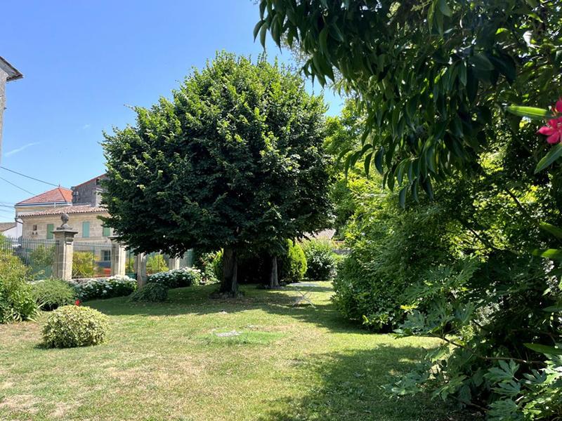 Maison - 330 m² - 9 pièces