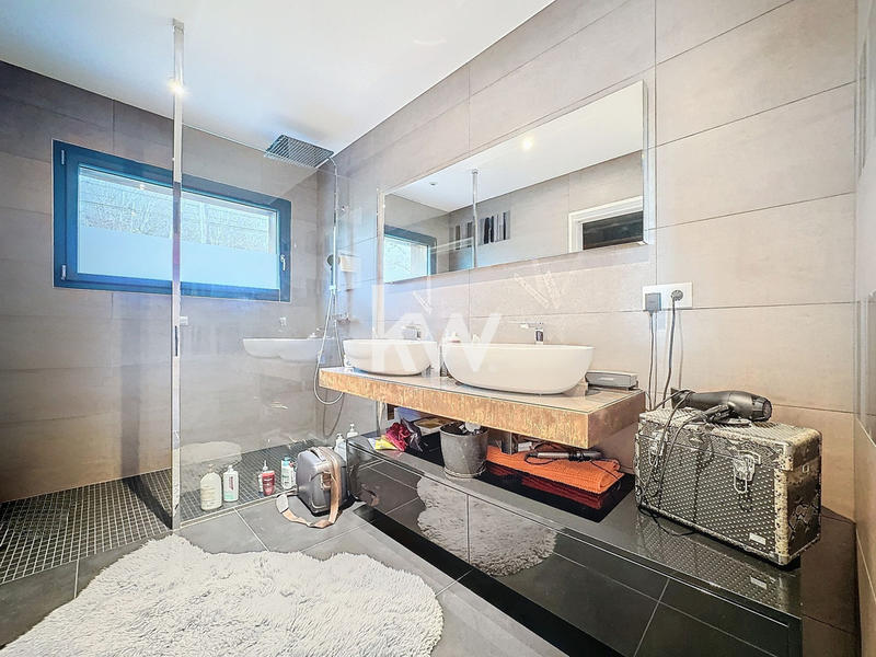 Maison - 335 m² - 7 pièces