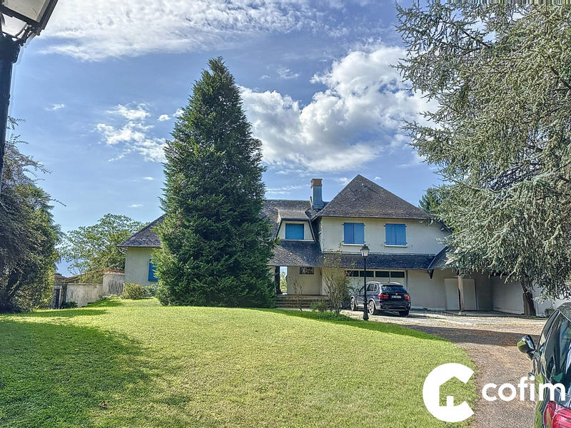 Maison - 260 m² - 7 pièces