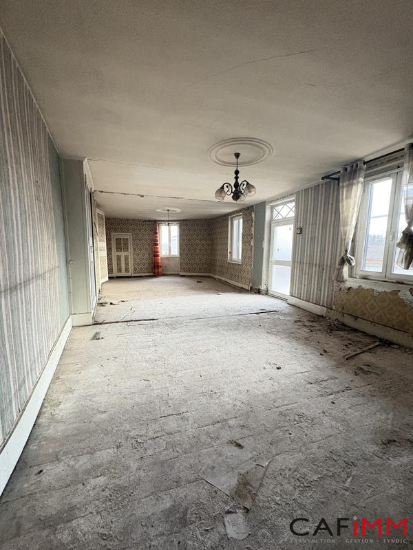 Maison - 275 m² - 8 pièces