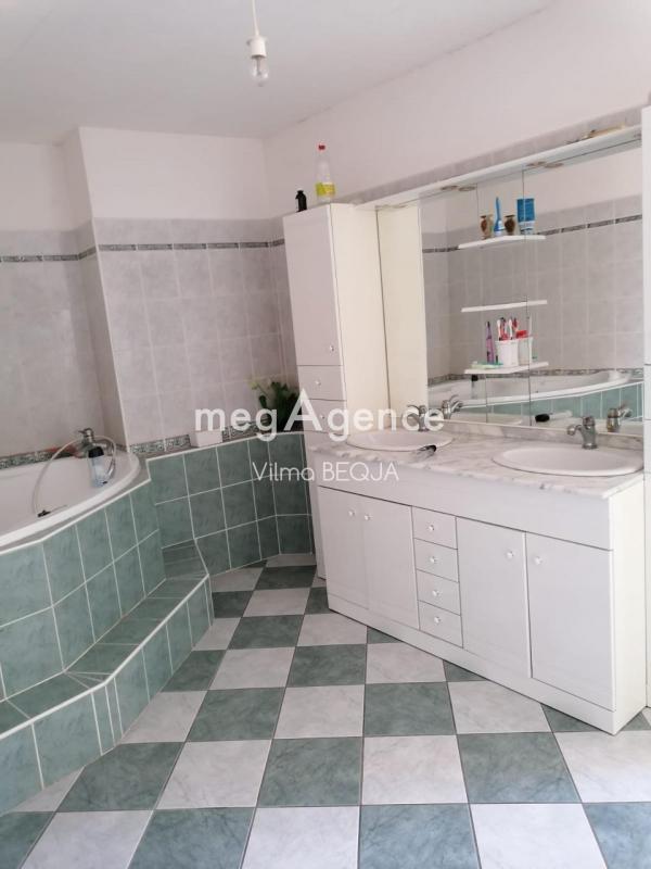 Maison - 208 m² - 8 pièces