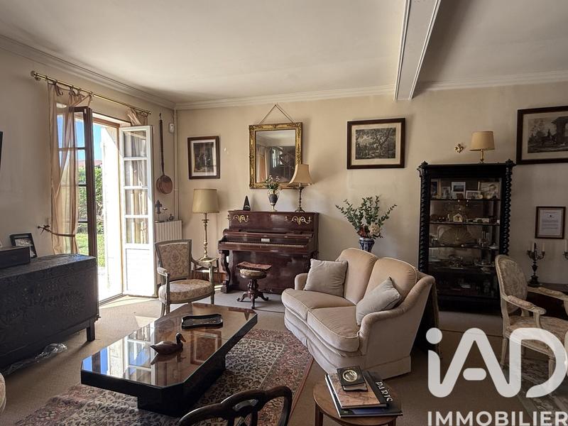 Maison - 266 m² - 9 pièces