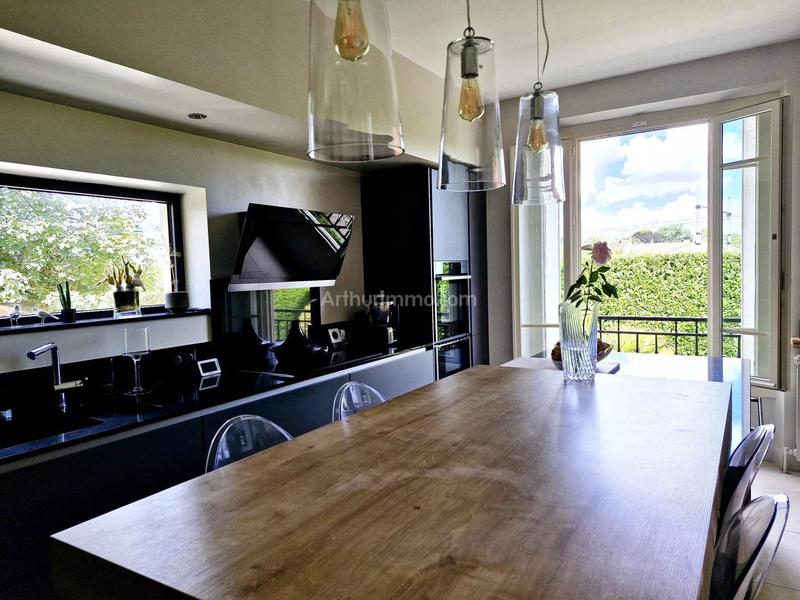 Maison - 200 m² - 8 pièces