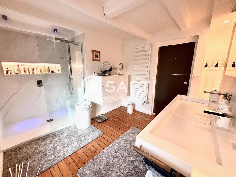 Maison - 335 m² - 11 pièces