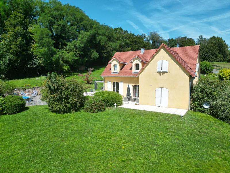 Maison - 186 m² - 6 pièces