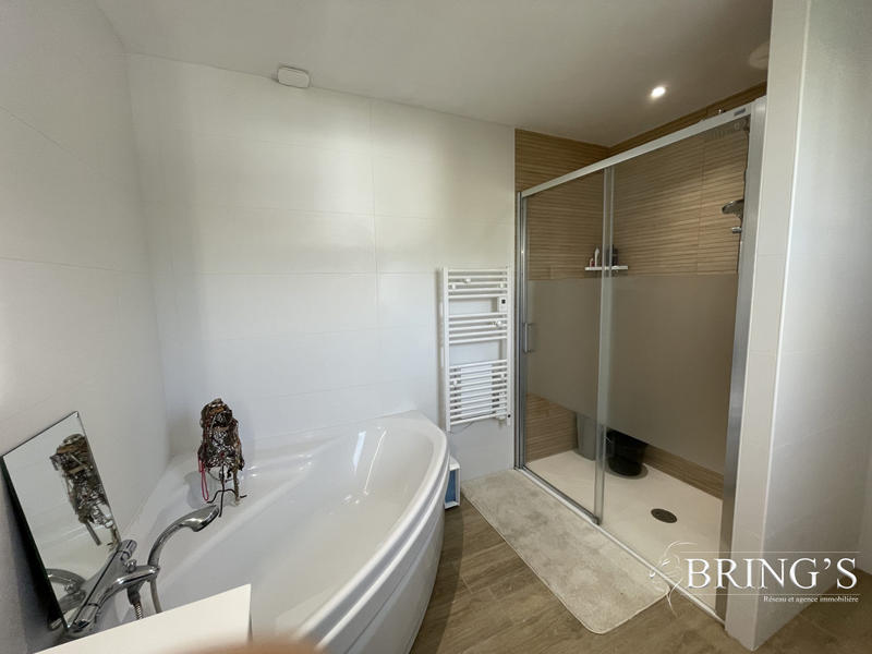 Maison traditionnelle - 151 m² - 5 pièces