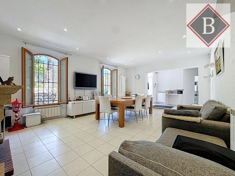 Maison - 181 m² - 7 pièces