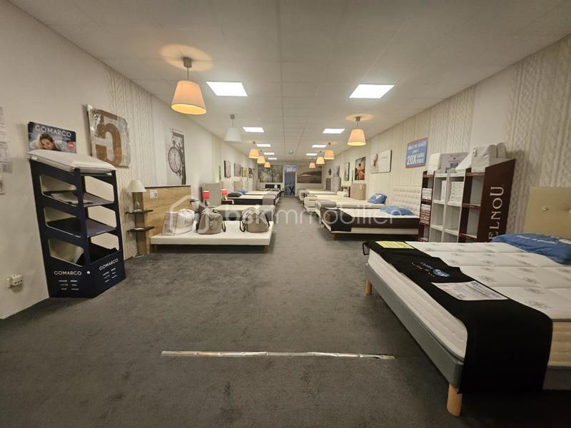 Local d'activité / Entrepôt - 1 930 m² - 5 pièces