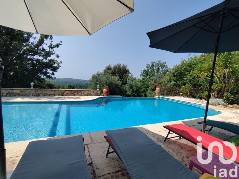 Maison - 202 m² - 7 pièces