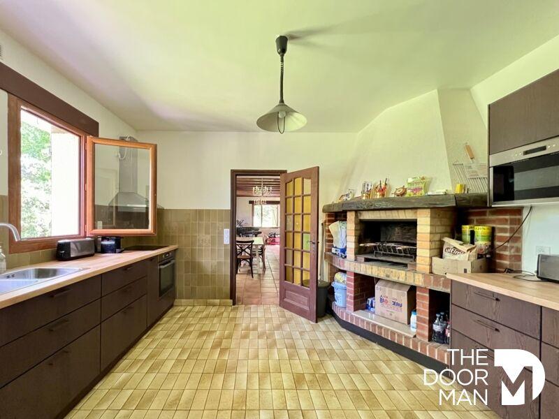 Propriété - 300 m² - 9 pièces