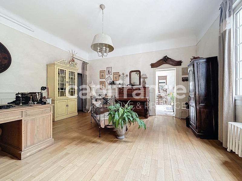 Maison - 420 m² - 13 pièces