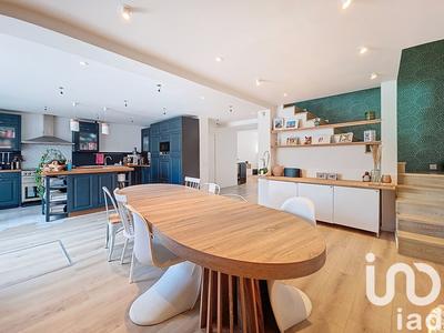 Maison - 212 m² - 7 pièces