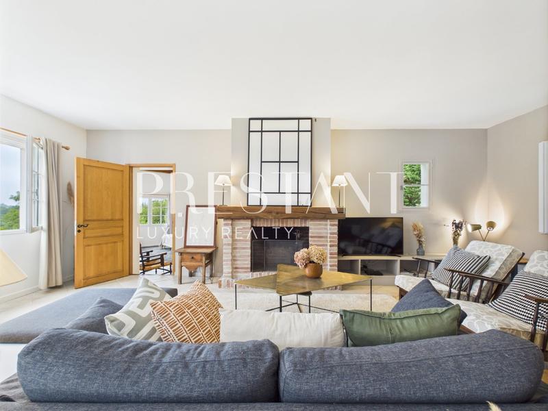 Maison - 250 m² - 7 pièces