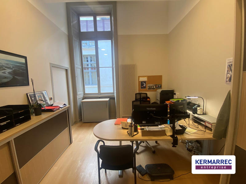 Bureau - 742 m²