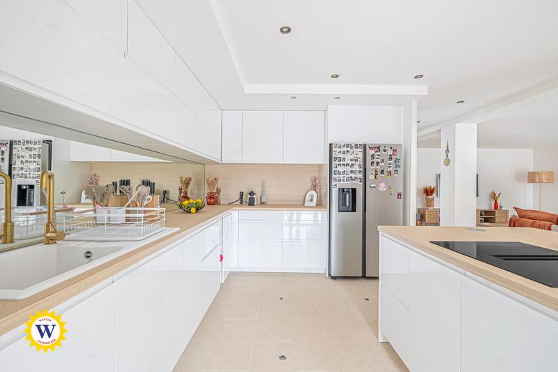 Maison - 198 m² - 7 pièces