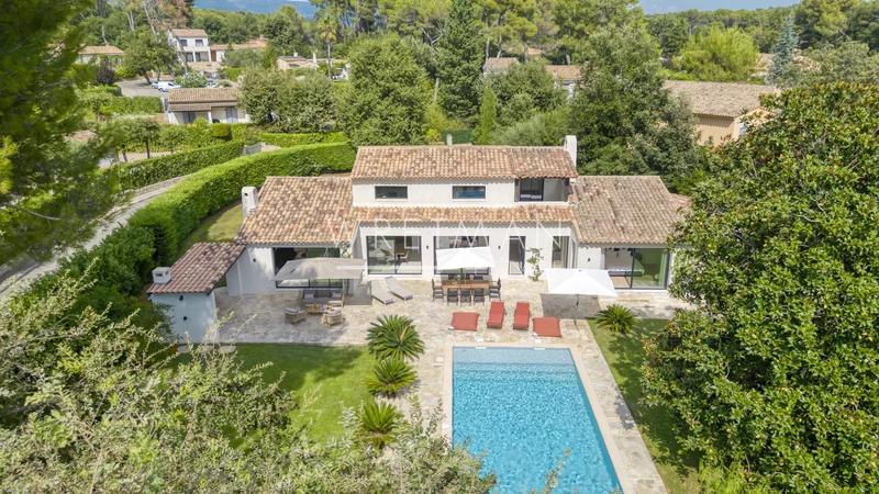 Villa - 220 m² - 6 pièces