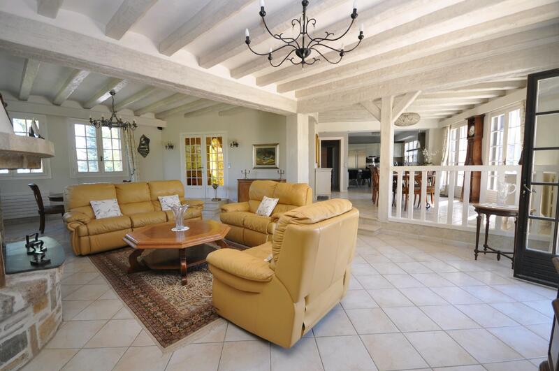 Maison - 236 m² - 10 pièces