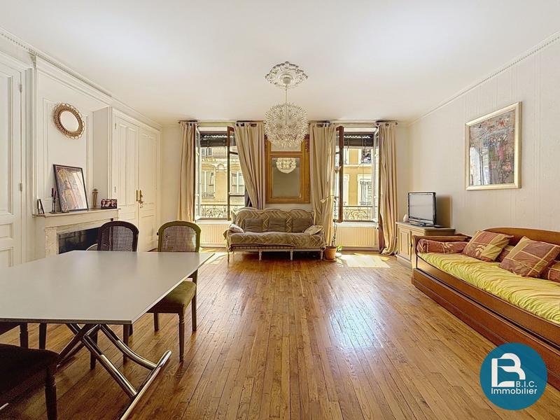 Appartement - 90 m² - 3 pièces