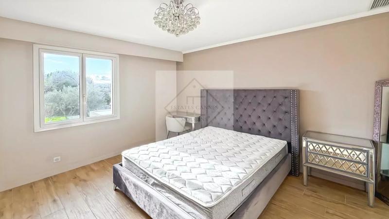 Villa - 220 m² - 5 pièces