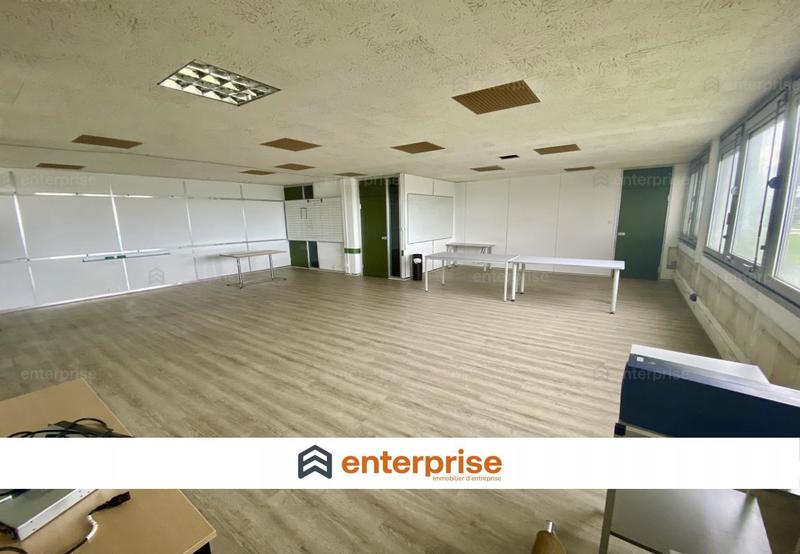 Bureau - 1 350 m²