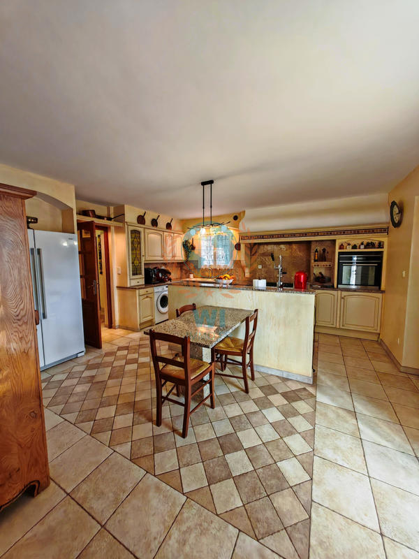 Villa - 250 m² - 7 pièces