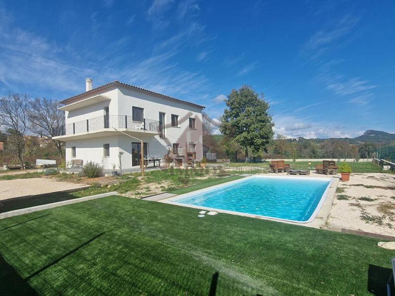 Maison - 172 m² - 6 pièces