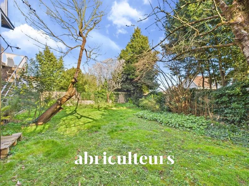 Maison - 230 m² - 9 pièces