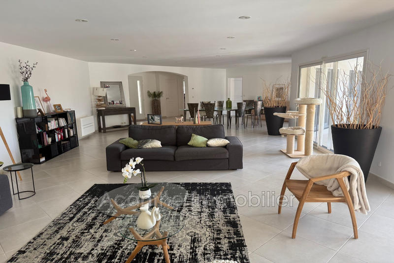 Villa - 203 m² - 6 pièces