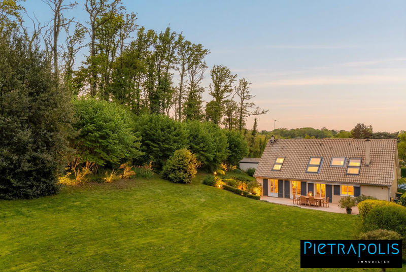 Maison - 224 m² - 7 pièces