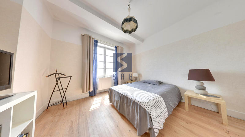 Maison - 160 m² - 8 pièces