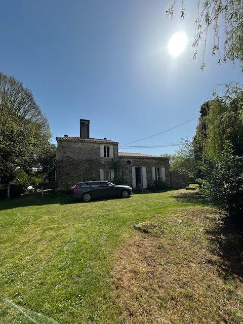 Maison - 800 m² - 30 pièces