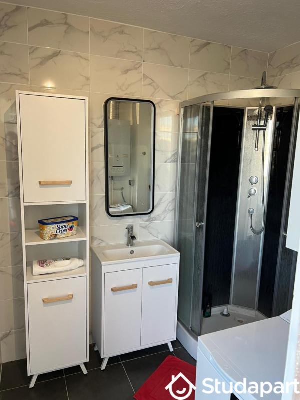 Chambre - 11 m² - 1 pièce