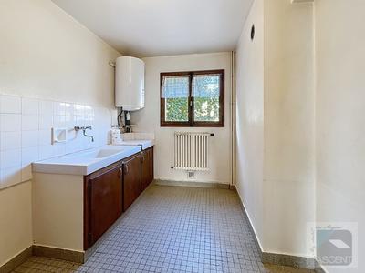 Appartement - 92 m² - 5 pièces