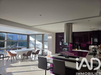 Maison - 235 m² - 7 pièces