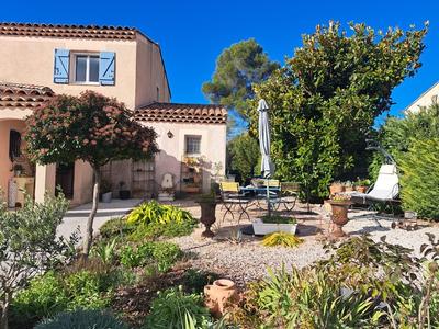 Maison - 92 m² - 4 pièces