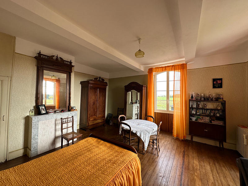 Maison - 266 m² - 8 pièces