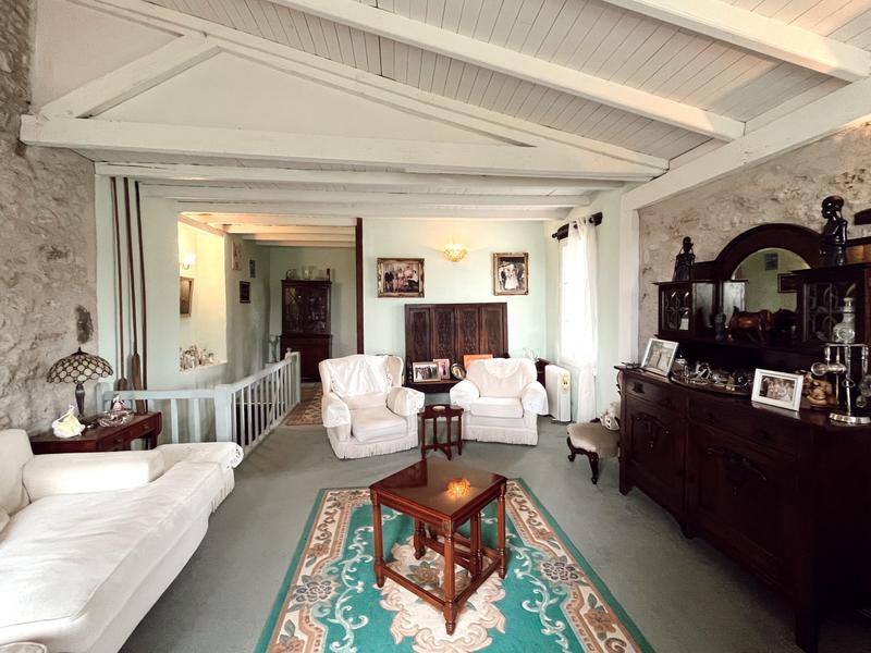 Maison traditionnelle - 194 m² - 7 pièces