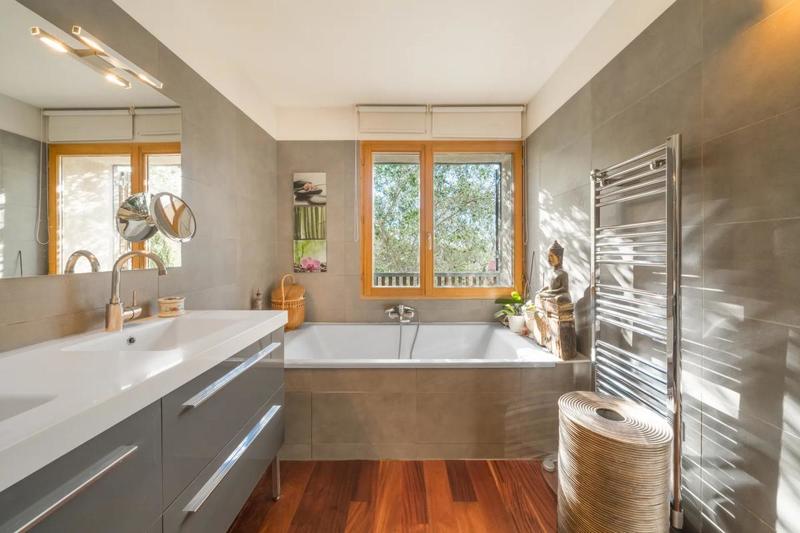 Mas - 300 m² - 10 pièces