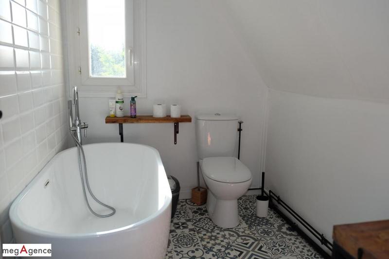 Maison traditionnelle - 168 m² - 8 pièces