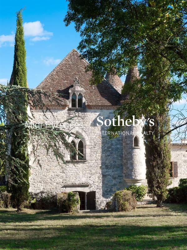 Château - 1 000 m² - 12 pièces