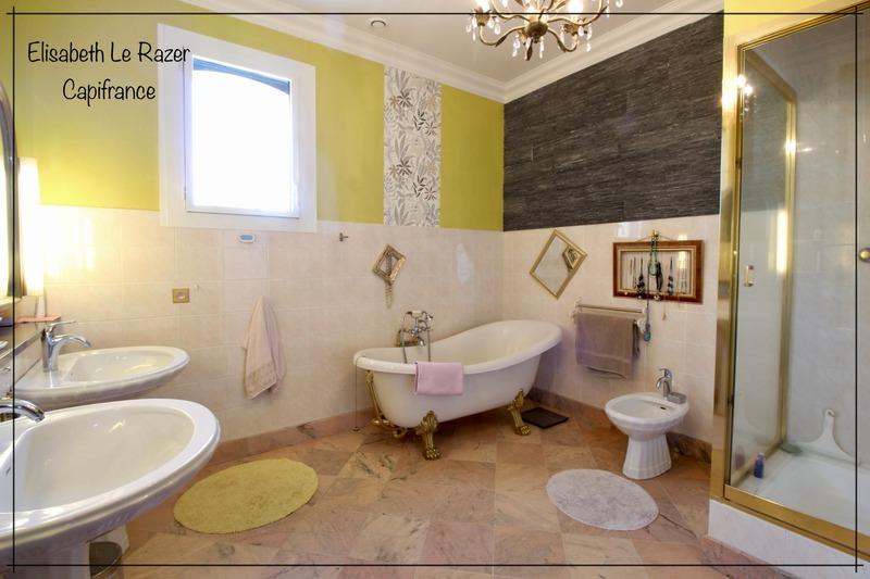 Maison - 255 m² - 8 pièces