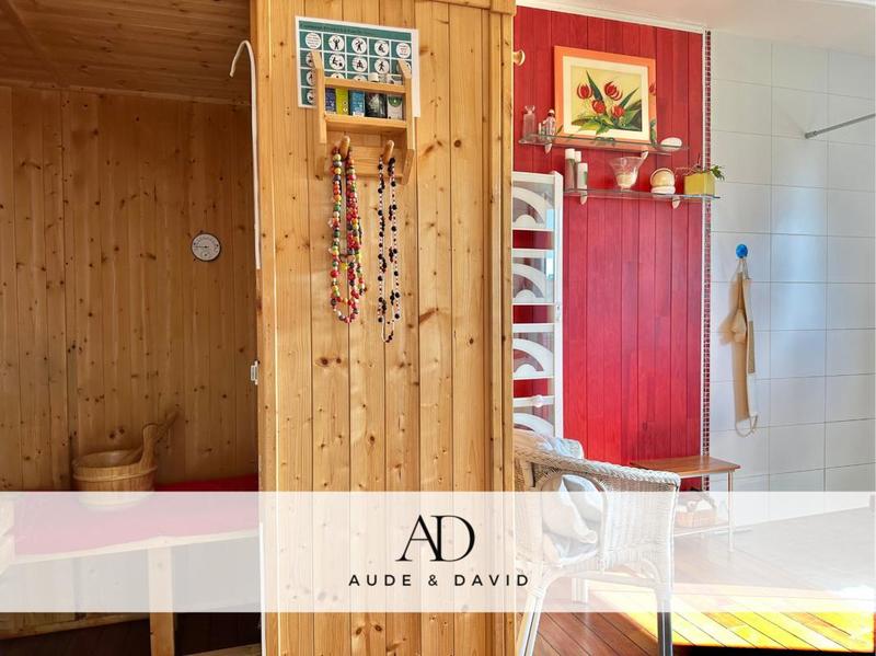 Maison - 220 m² - 8 pièces