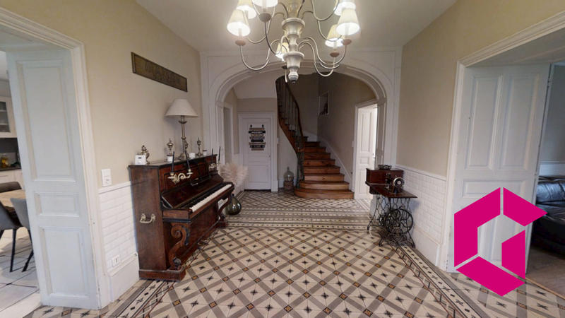 Maison - 340 m² - 6 pièces