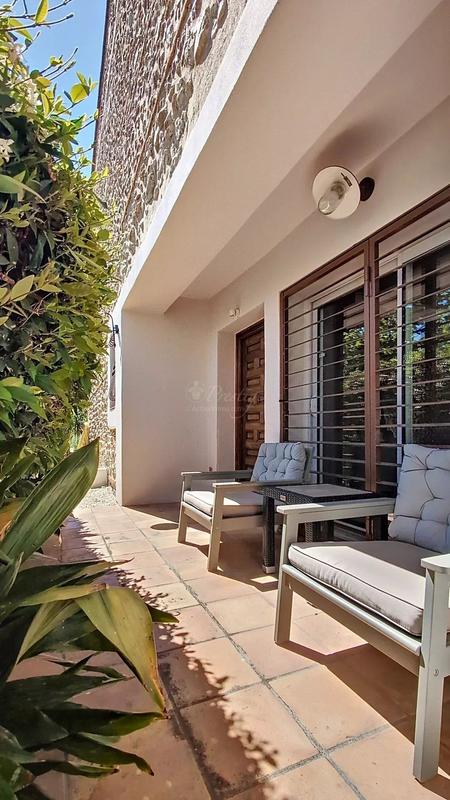 Maison - 214 m² - 6 pièces