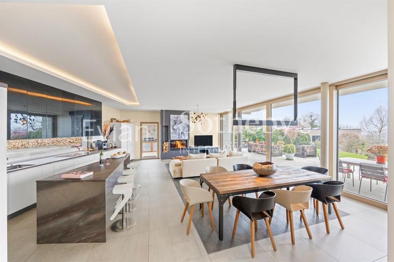 Maison - 302 m² - 7 pièces