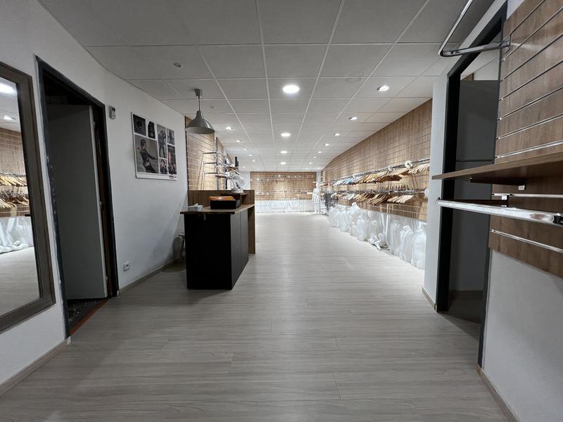 Local d'activités - 167 m² - 4 pièces