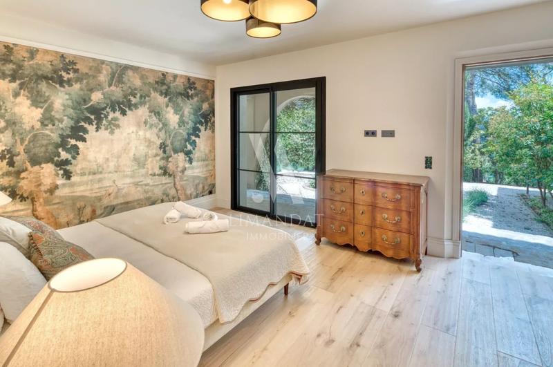 Villa - 1 200 m² - 16 pièces